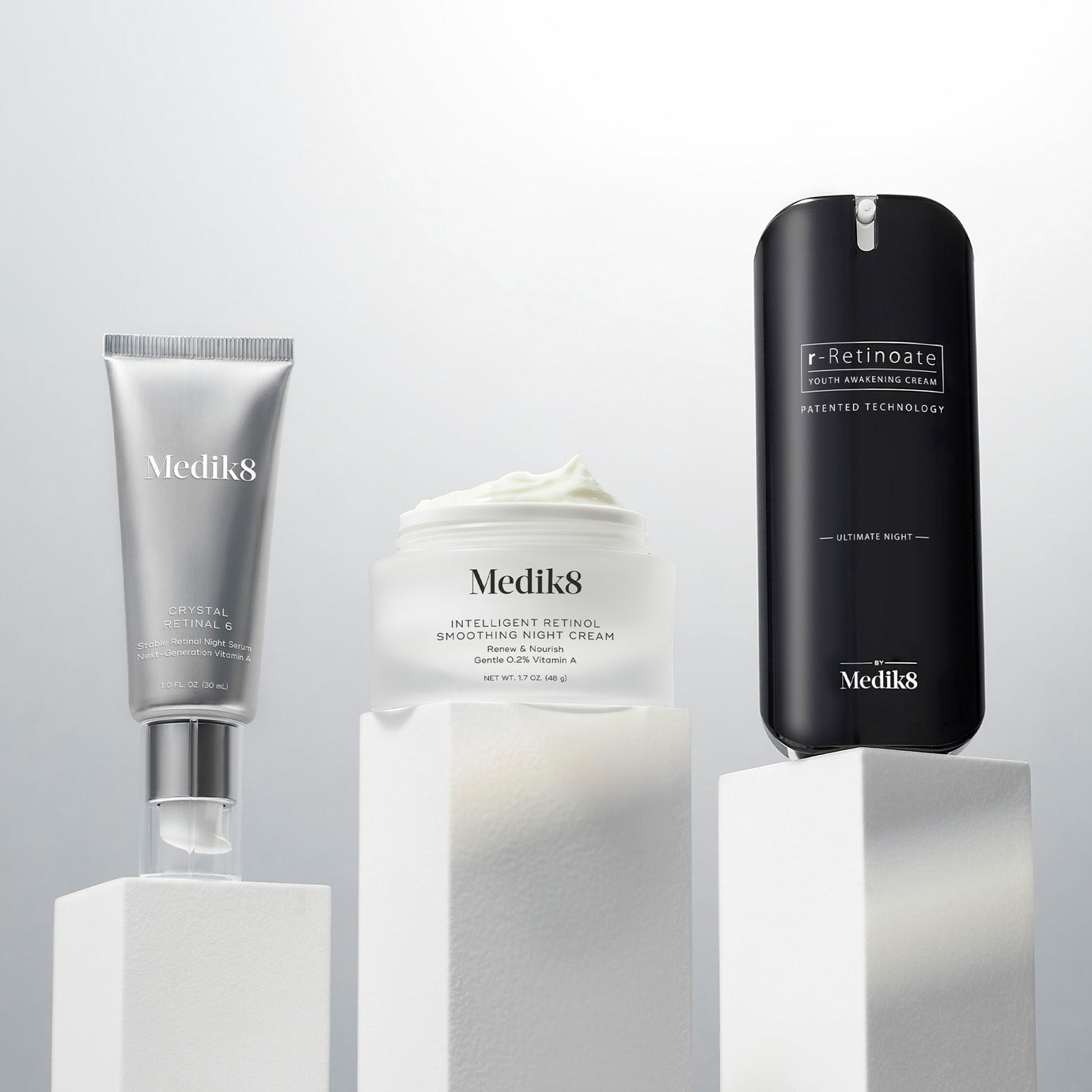 Retinal vs Retinol: Hangisi Cildiniz İçin Daha İyi?